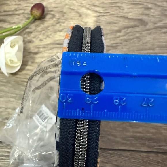 💛Lily White Leaf Print Pouch💛 - Picture 7 of 12